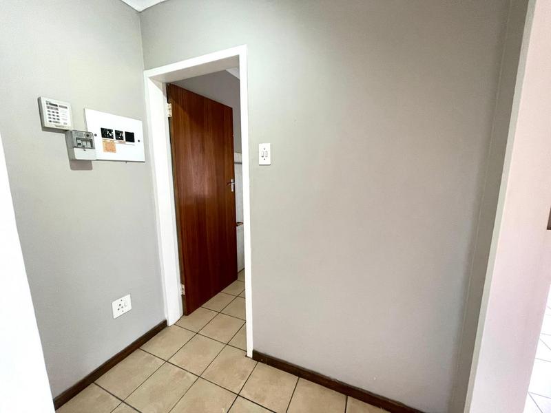 To Let 2 Bedroom Property for Rent in Kannoniers Park North West